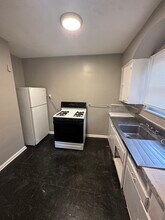 709 Elberon Ave in Cincinnati, OH - Foto de edificio - Building Photo