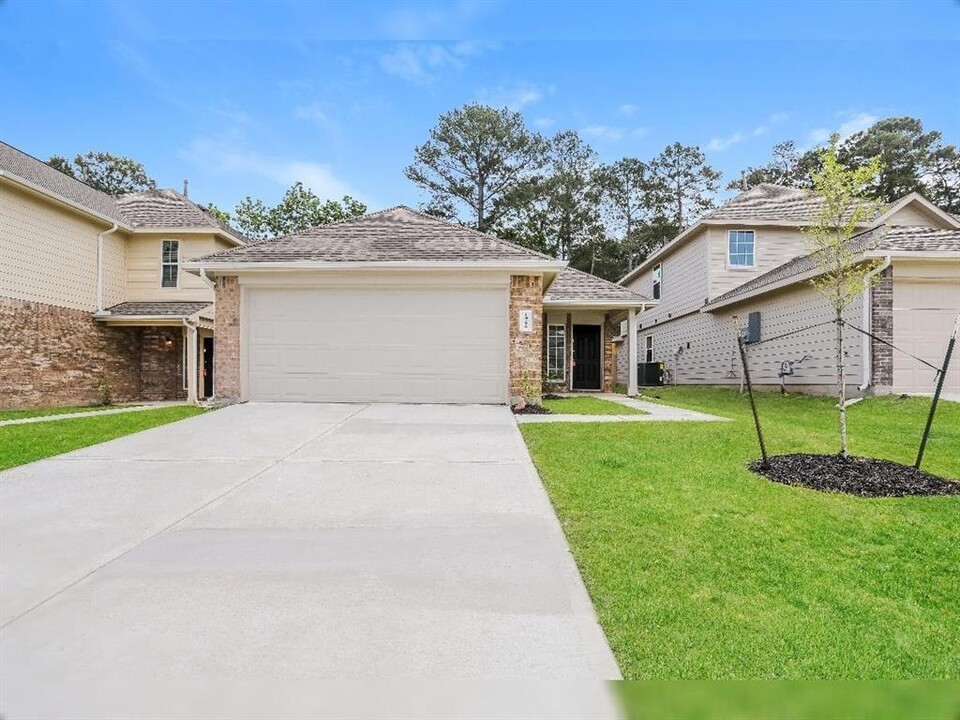 14076 Lahontan Dr in Shenandoah, TX - Foto de edificio