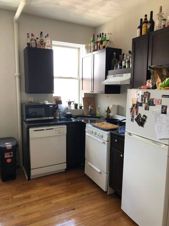 32 James St, Unit 4 in Brookline, MA - Building Photo