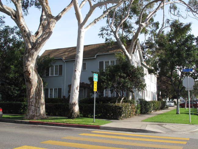 957 7th St in Santa Monica, CA - Building Photo - Building Photo