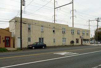 802 Bristol Pike in Croydon, PA - Foto de edificio - Building Photo