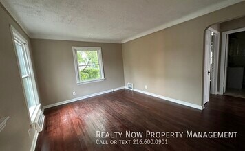 5063 Thomas St in Maple Heights, OH - Foto de edificio - Building Photo