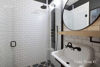 310 E 39th St in Kansas City, MO - Foto de edificio - Building Photo