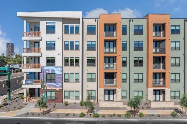Seven Oaks in Phoenix, AZ - Foto de edificio - Building Photo