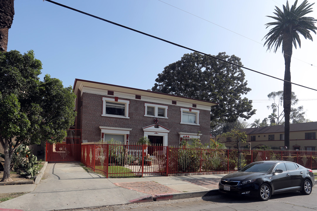 2308-2324 Scarff St in Los Angeles, CA - Building Photo