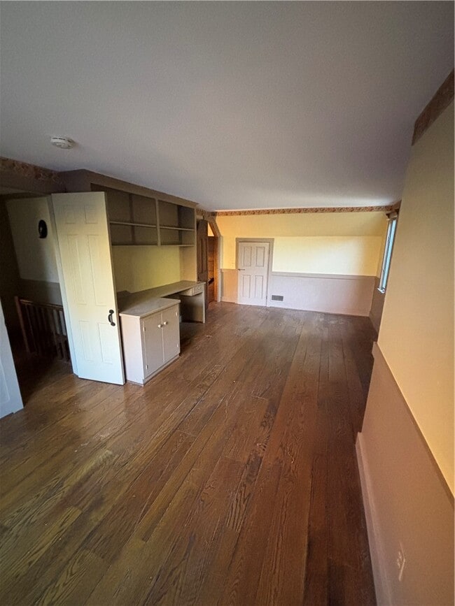 property at 930 W Bloomfield Rd