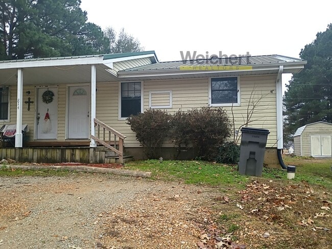 property at 814 E Unity Rd