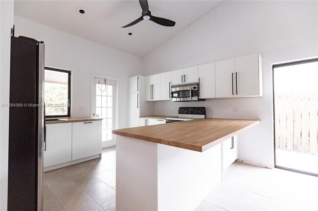 8775 SW 57th St in Cooper City, FL - Building Photo - Building Photo