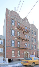 35-15 102nd St in Corona, NY - Foto de edificio - Building Photo