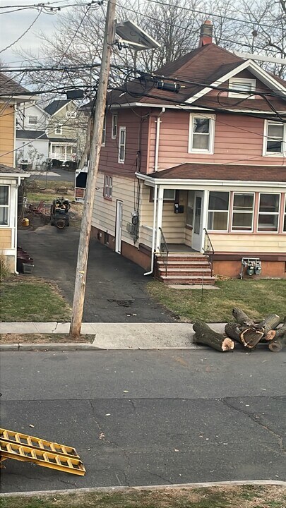 55 Gaston Ave in Raritan, NJ - Building Photo