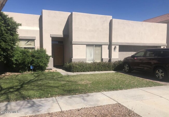 7932 W Hilton Ave in Phoenix, AZ - Building Photo - Building Photo