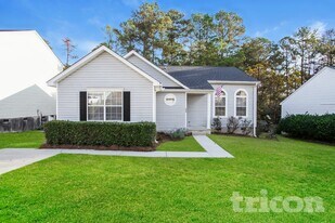 172 Cherry Grove Dr in West Columbia, SC - Building Photo