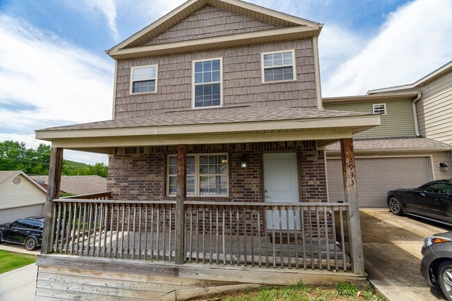 property at 2933 W Scottswood Pl