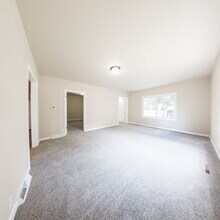 213 N Dwight St in Conrad, IA - Building Photo - Building Photo