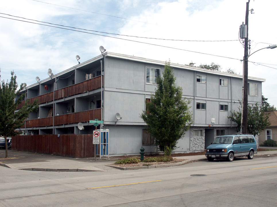 Cloverdale Apartments in Seattle, WA - Building Photo