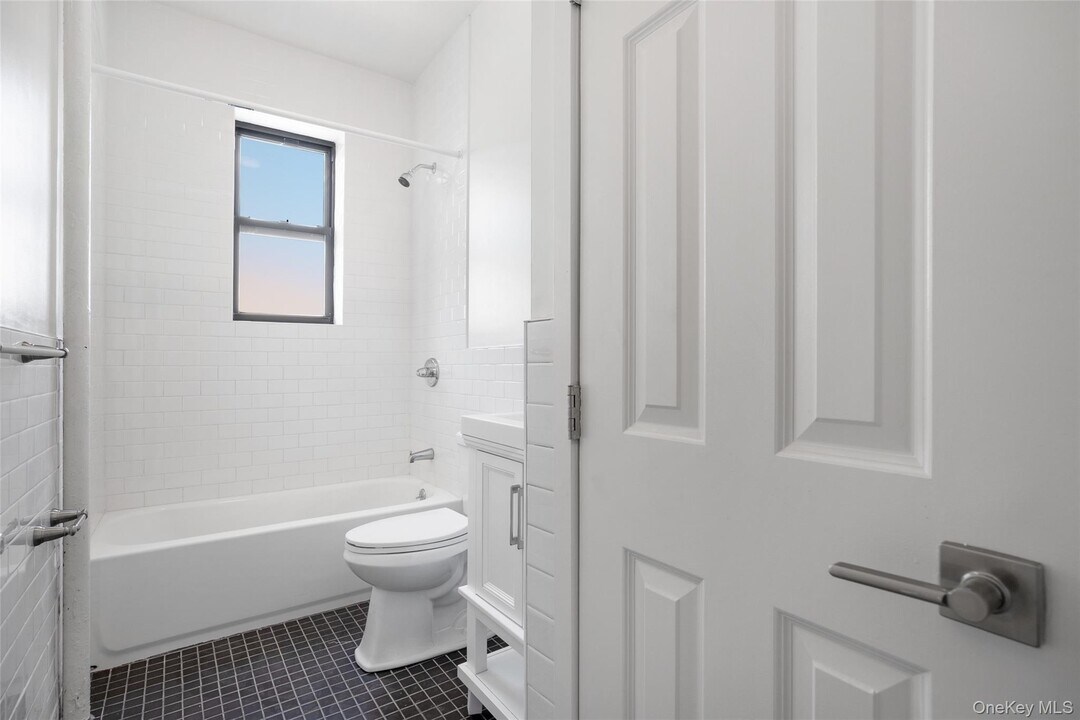 86-22 Jamaica Ave in Queens, NY - Building Photo