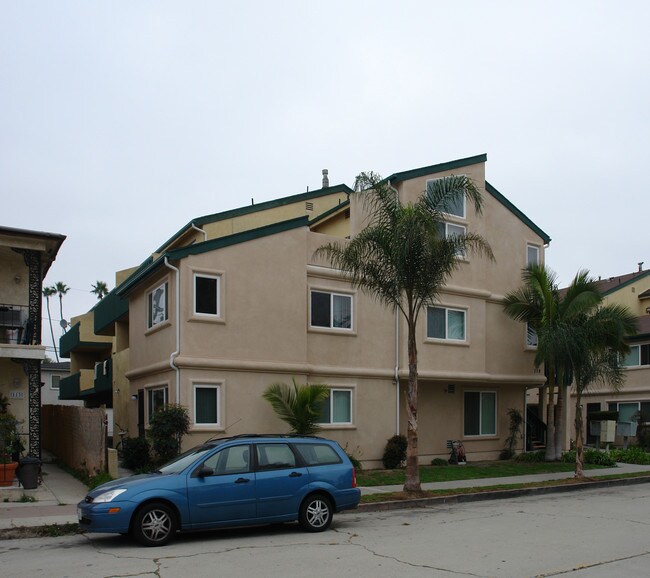 119-121 7th St in Seal Beach, CA - Building Photo - Building Photo