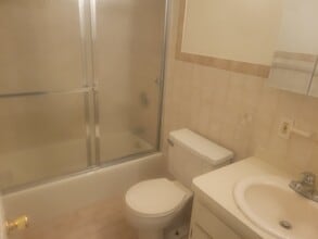 219 Daniel St, Unit 219 Daniel st in Hackensack, NJ - Building Photo - Building Photo