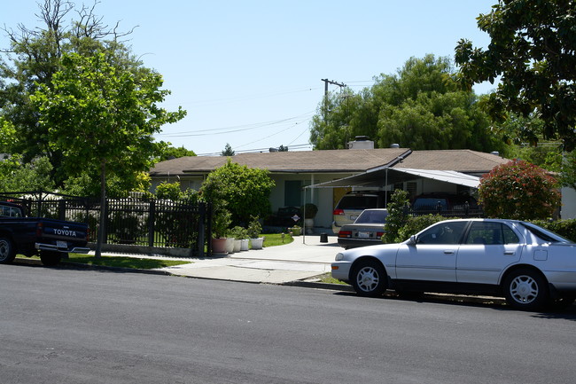 3056 Hoover St in Redwood City, CA - Building Photo - Building Photo