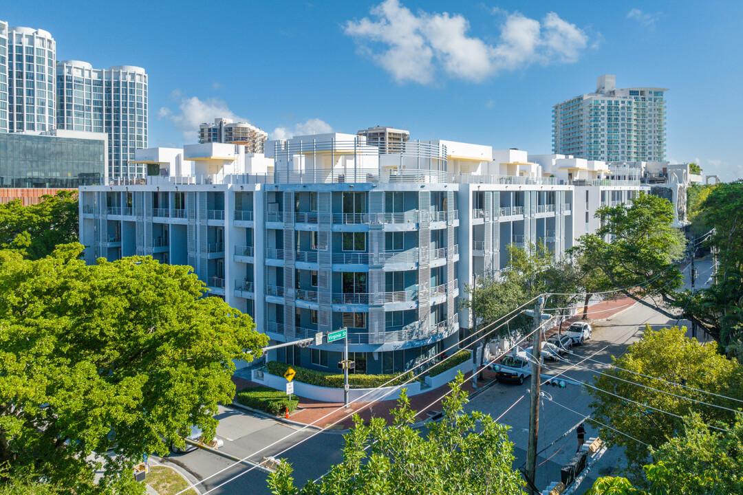 Lofts at Mayfair in Coconut Grove, FL - Foto de edificio