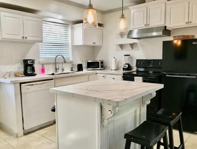9775 Pine Lake Dr in Houston, TX - Building Photo - Building Photo