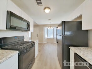 3815 Shadow Trail in Houston, TX - Foto de edificio - Building Photo