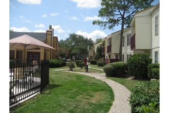 Vista Oaks in Houston, TX - Building Photo - Building Photo