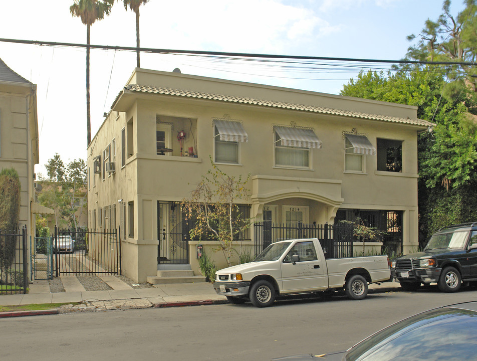 7210 Hawthorn Ave in Los Angeles, CA - Building Photo