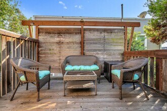 204 S Guadalupe Ave in Redondo Beach, CA - Building Photo - Building Photo