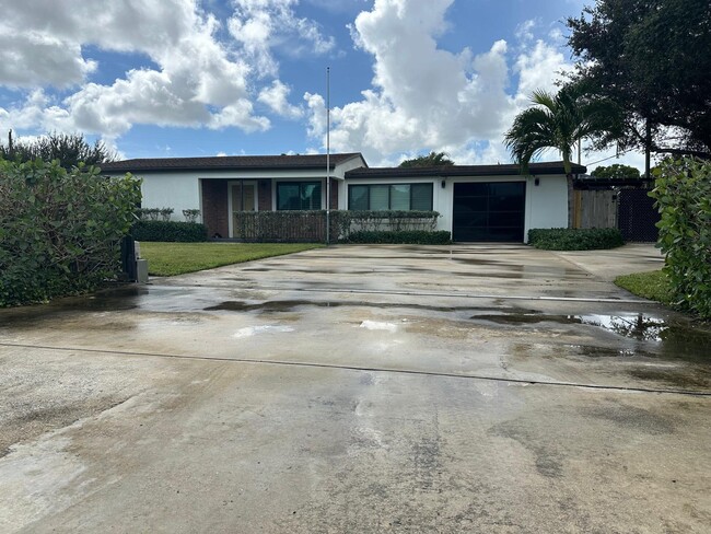 property at 2940 Cherokee Rd