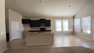 11325 SW 33rd Terrace in Yukon, OK - Building Photo - Building Photo