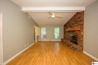 226 Carey Ln in Elizabethtown, KY - Building Photo - Building Photo