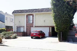 3671 Mentone Ave in Los Angeles, CA - Building Photo - Building Photo