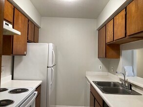3075 Walnut Bend Ln in Houston, TX - Building Photo - Building Photo