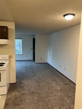 9370 SW 80th Ave in Portland, OR - Building Photo - Building Photo