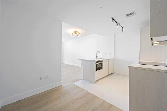 501 NE 31st St, Unit 3404 in Miami, FL - Foto de edificio - Building Photo