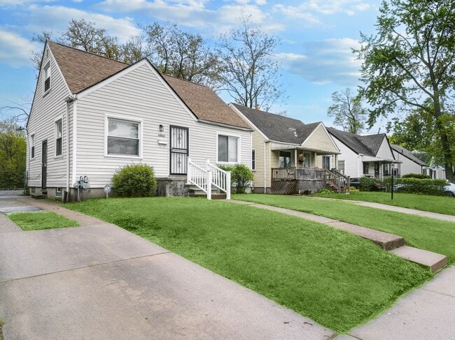 19921 Santa Barbara Dr in Detroit, MI - Building Photo - Building Photo
