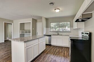 1803 Jones St in Rosenberg, TX - Building Photo - Building Photo