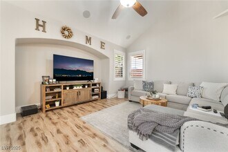 780 Valley Rise Dr in Henderson, NV - Building Photo - Building Photo