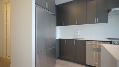 8960-8960 Jane St in Vaughan, ON - Building Photo - Building Photo