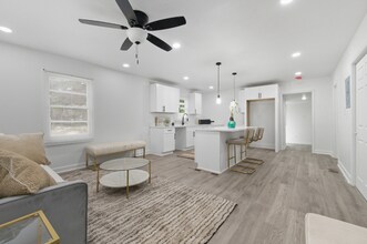 3192 Oakcliff Rd NW in Atlanta, GA - Building Photo - Building Photo