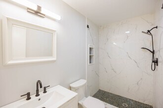 8325 Fairway Rd in Sunrise, FL - Building Photo - Building Photo