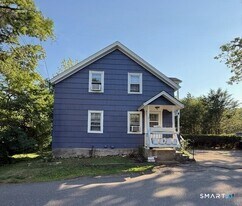 37 Richmondville Ave in Westport, CT - Building Photo