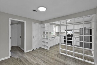 548 Hentschel Pl in Ferguson, MO - Building Photo - Building Photo