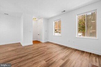 13 Andrew Pl in Baltimore, MD - Building Photo - Building Photo