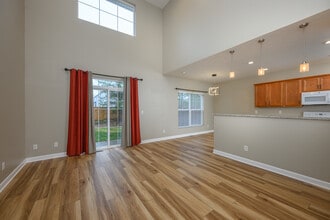 347 Sheraton Dr NW in North Canton, OH - Foto de edificio - Building Photo