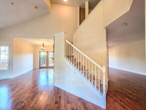 12026 89th Pl NE in Kirkland, WA - Building Photo - Building Photo