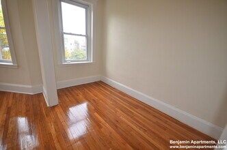 1345 Commonwealth Ave, Unit 35 in Boston, MA - Building Photo - Building Photo