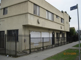 4700 S Figueroa St Apartments