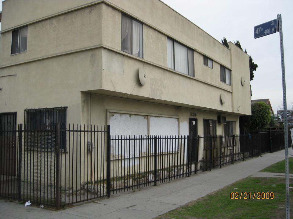 4700 S Figueroa St in Los Angeles, CA - Building Photo